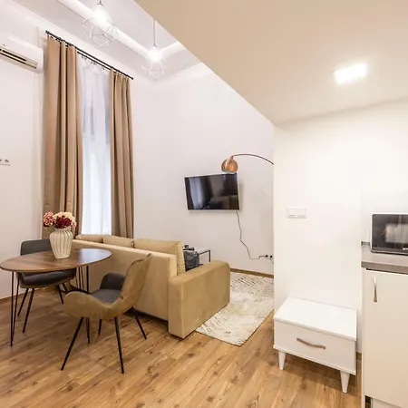 Apartamento Charming Grand In The Heart Of