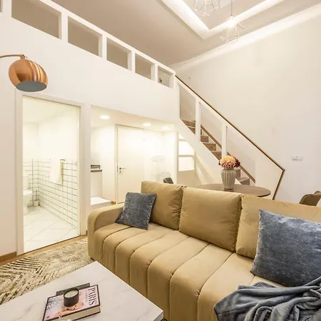 Apartamento Charming Grand In The Heart Of